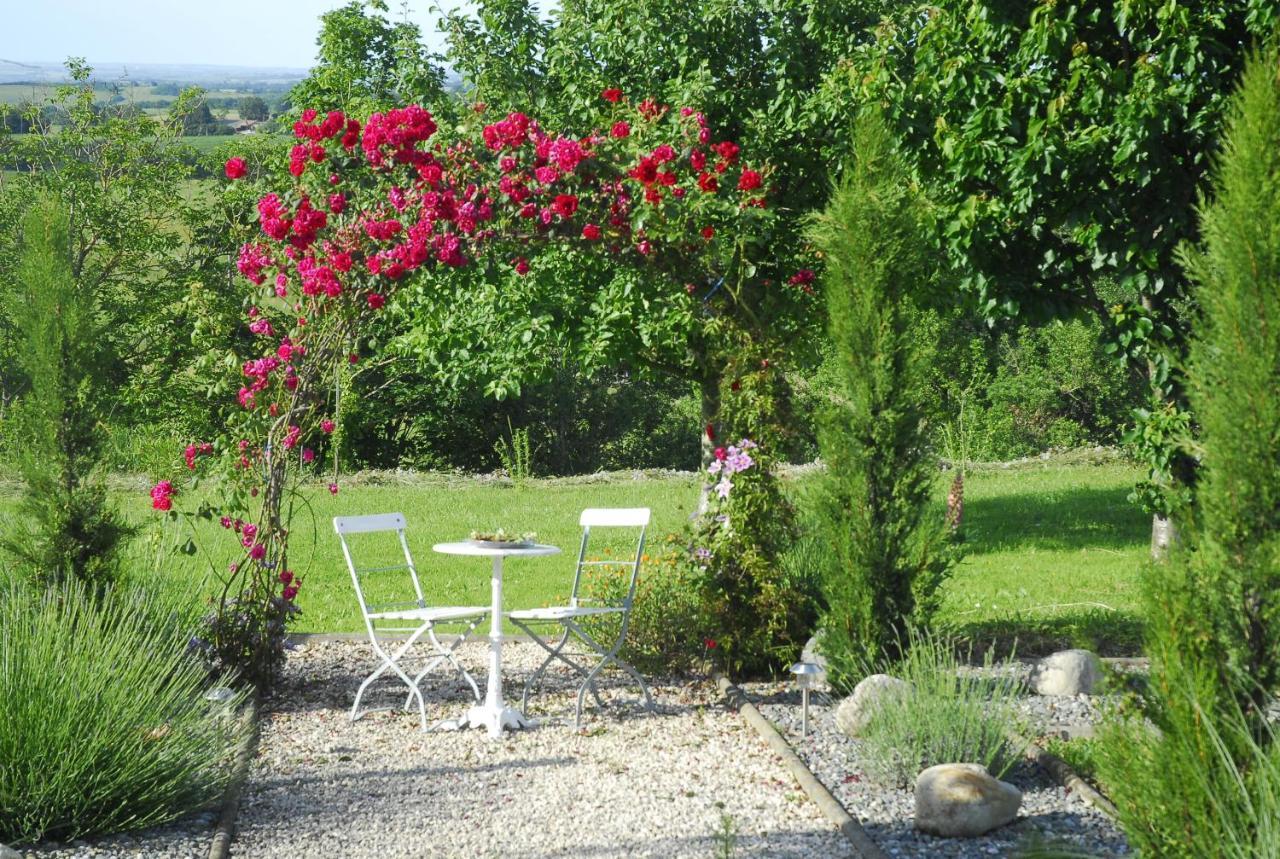 Ferienwohnung Au Pajot Ambax Bagian luar foto