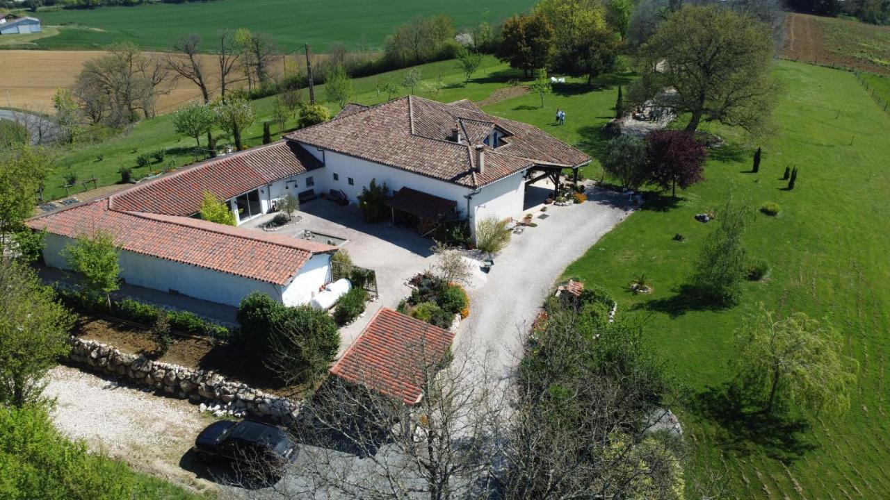 Ferienwohnung Au Pajot Ambax Bagian luar foto