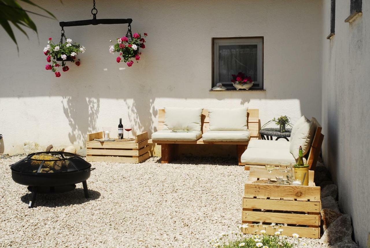 Ferienwohnung Au Pajot Ambax Bagian luar foto
